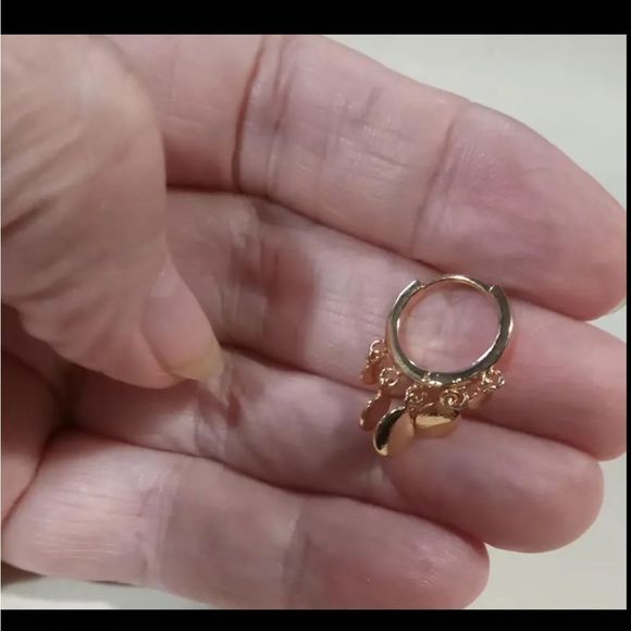 ⭐️Silver Petite tassel Hoop Huggies - Picture 4 of 13